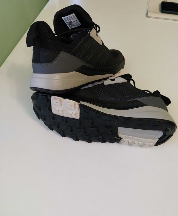 Дамски маратонки adidas-rain ready,и дамски зимни боти