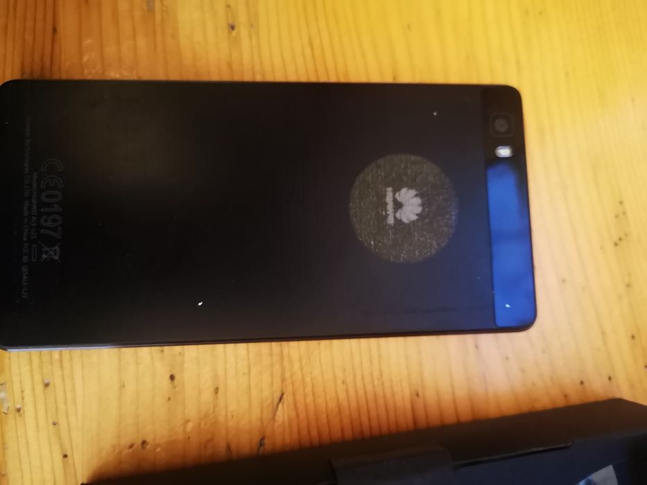 Телефон Huawei P8 lite