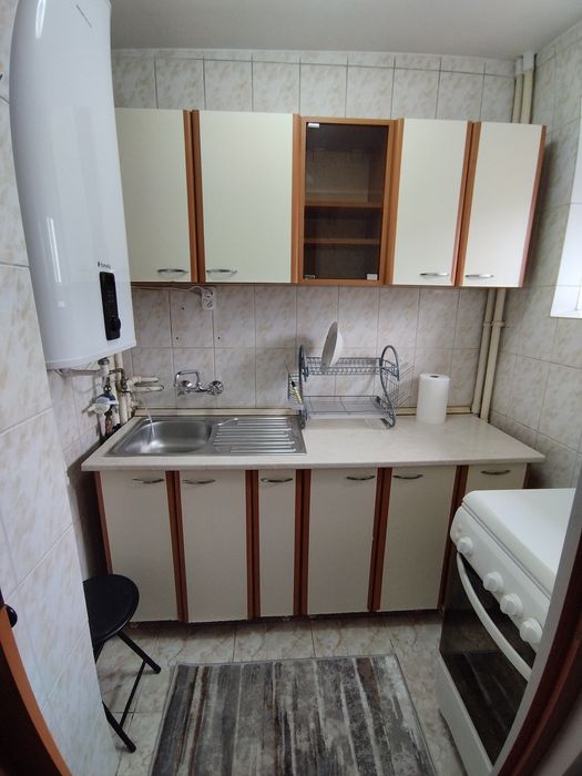 Închiriez garsoniera