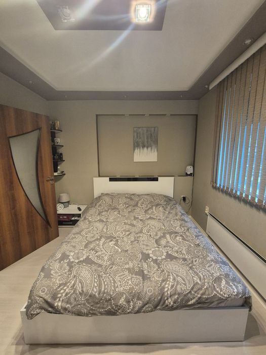 Продава 2 етажа от къща