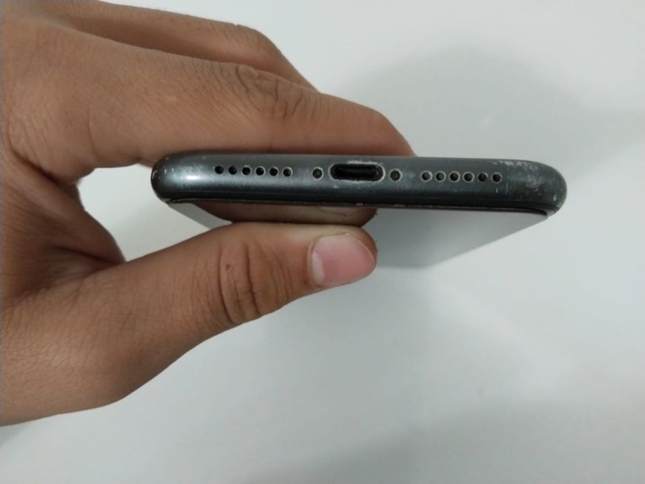 Продаю iPhone 11, 64 ГБ, цвет чёрный.