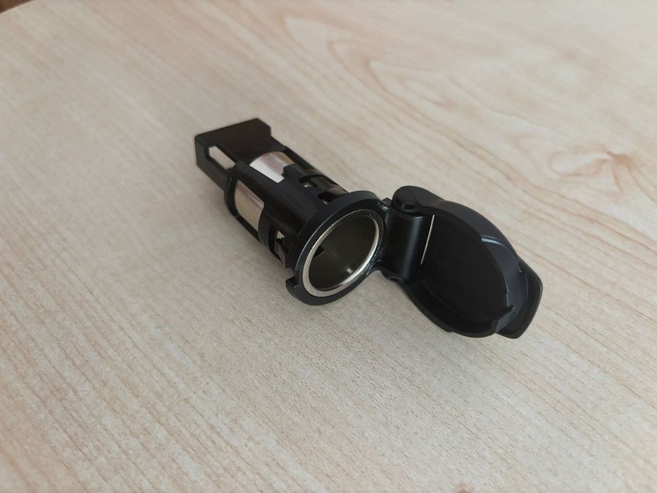 Vând suport priză brichetă auto