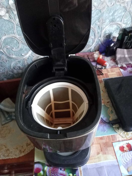 продам кофеварка полярис