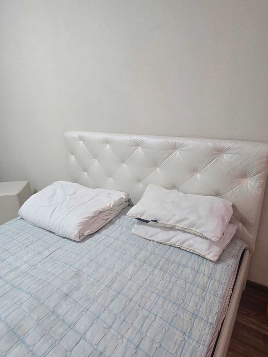 Продам двухспальную кровать