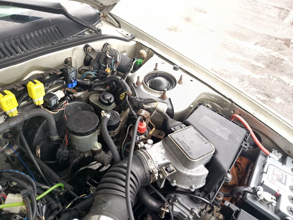 Мазда 626 седан.