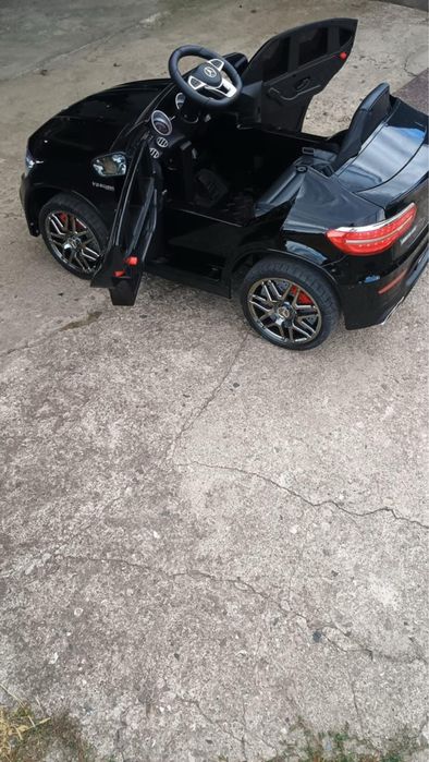 електрически автомобил Mercedes Benz GLC63S