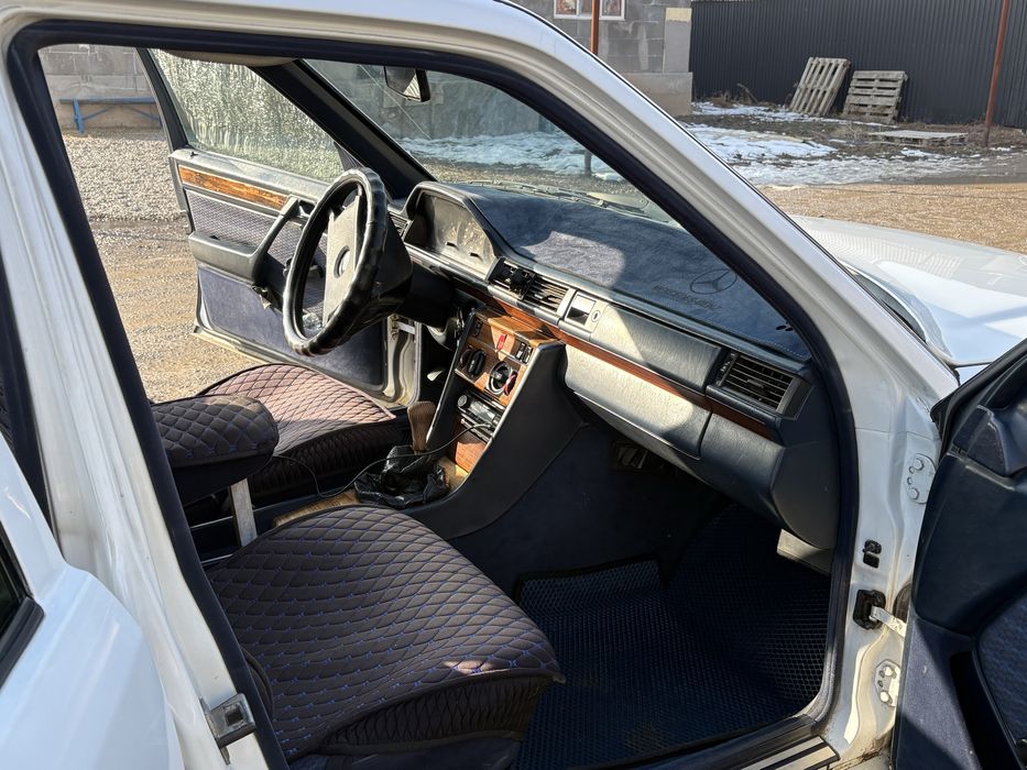 Мерседес  E 200