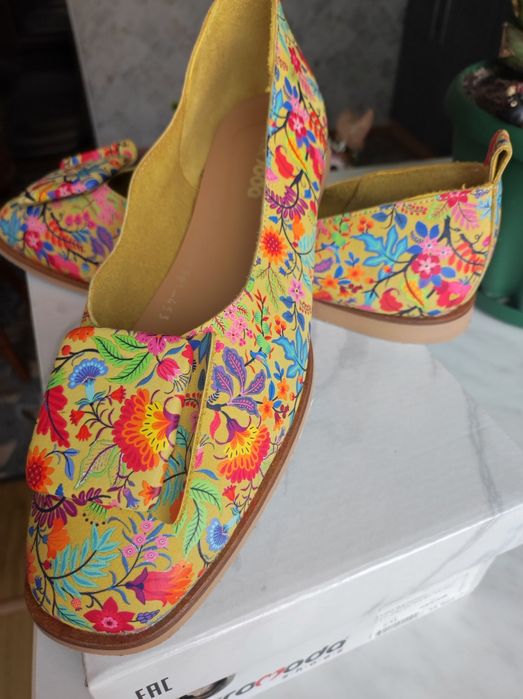 Продам женские туфли