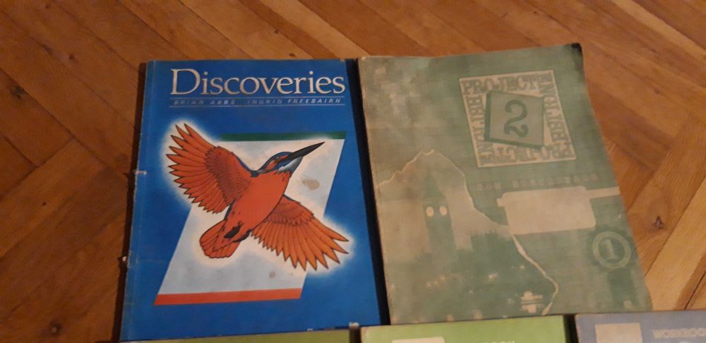 Учебници по английски и руски