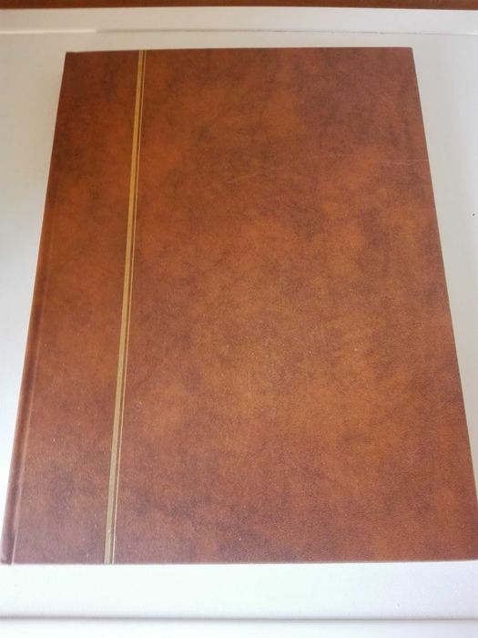 Класьор с марки и стар конски бъкел .