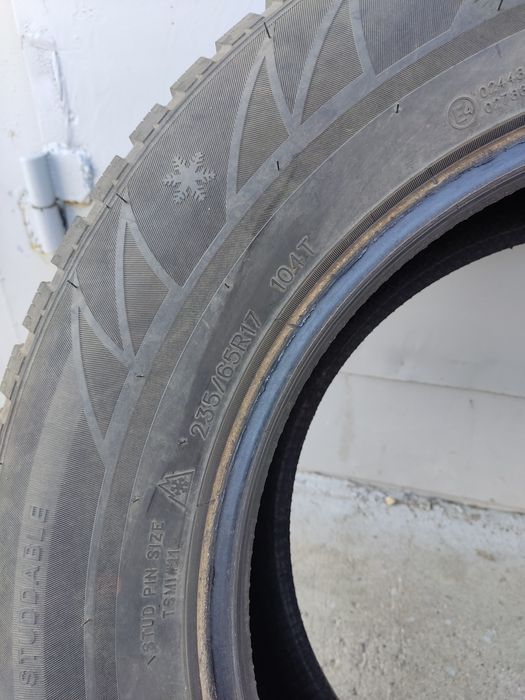 Шины зимние б/у 235/65R17
