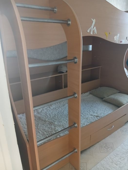 Продам детскую двухярусную кровать, ,