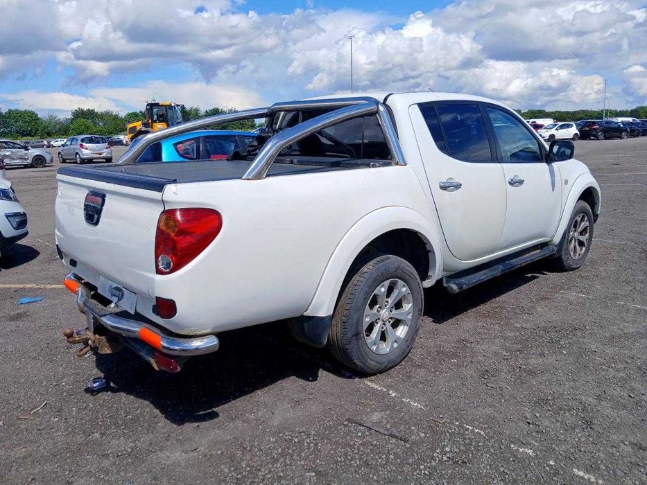 Dezmembrez Mitsubishi L200 2.5 Diesel 2011