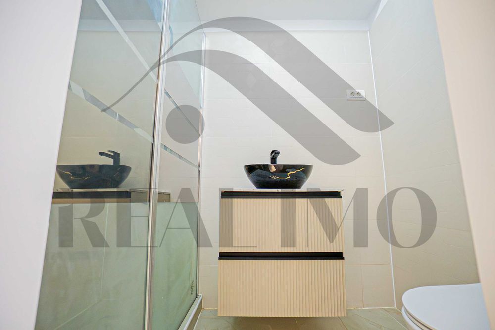 Duplex exclusivist în Piața Ovidiu | Vedere către Portul Turistic Tomis | Complet renovat în 2025