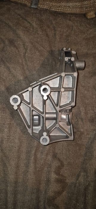 Продам кронштейн генератора LADA