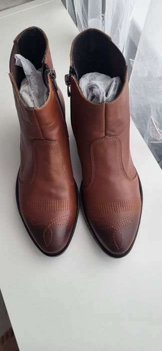 Продам ботинки новые