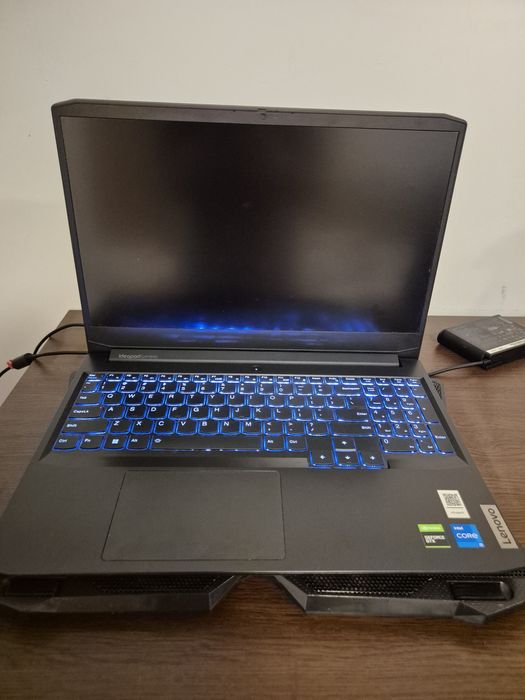 Vând laptop Lenovo IdeaPad Gaming 3