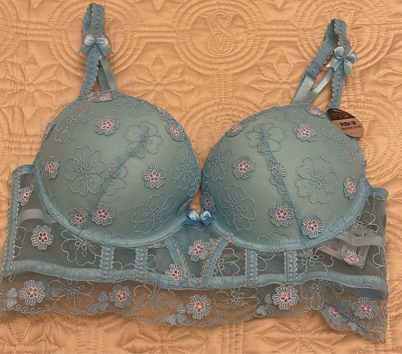 Продам женские бюсгальтера