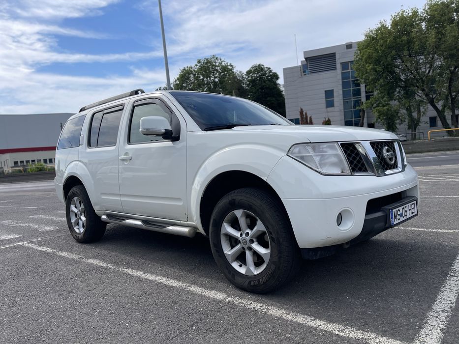 NISSAN Pathfinder