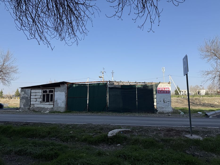 Noturar bino sotiladi 3 sotix Turargaxam otqasa boladi uyga