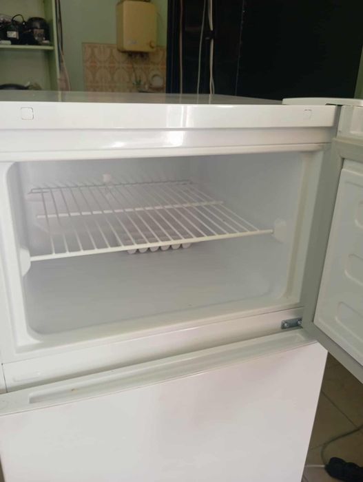 Хладилник с горна камера Беко