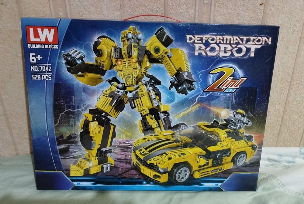 Продам Лего машинка Робот.