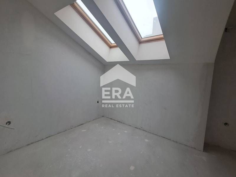 Продава се Четиристаен апартамент в Варна, Лятно кино Тракия - 148 кв.м за 1051 €/кв.м - Снимка #6