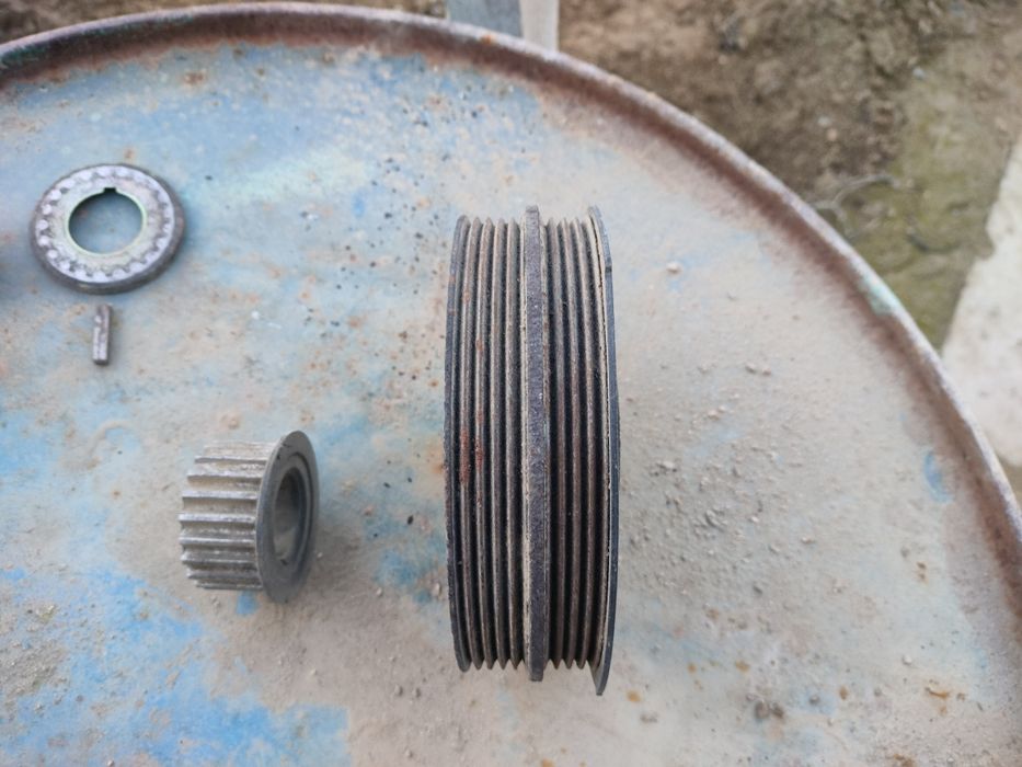 Шкиф на мазда кронс. потрубка радиатора