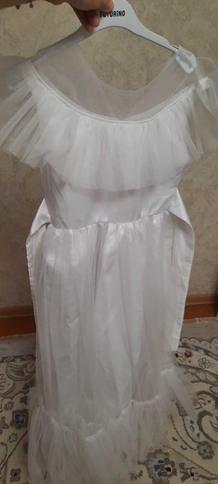 Платье белое для девочки 8-10 лет