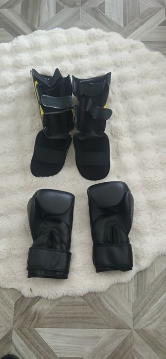 Mănuși + Tibiere kickbox, Muay thai