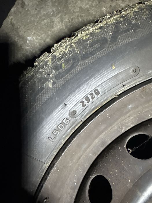 Джанти от пежо 185/65/14 със зимни гуми