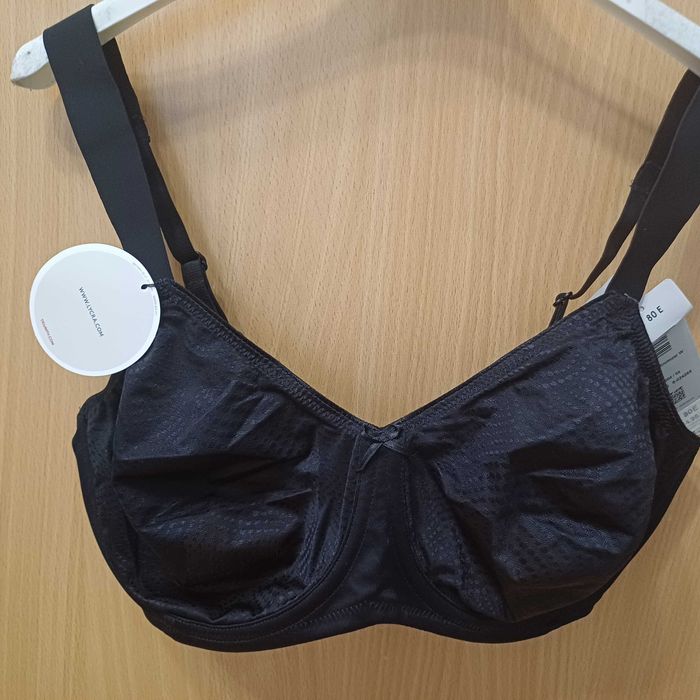 Черен сутиен Triumph  80 E нов