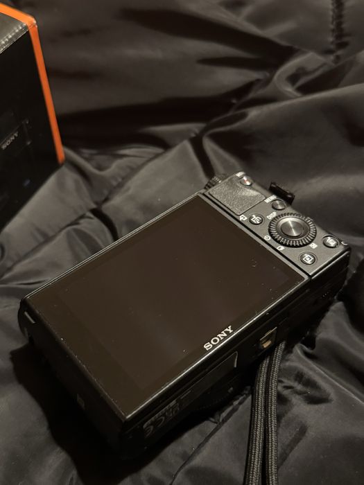 Sony RX100 VII - cameră digitală