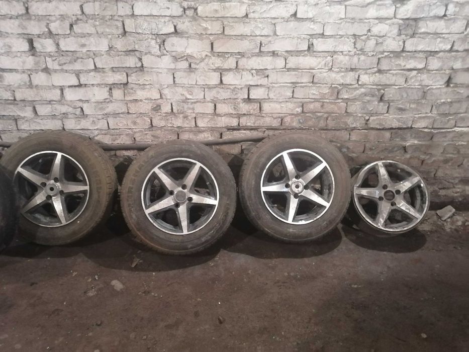 Продам  резину с дисками и без ̶1̶2̶0̶0̶0̶0̶
