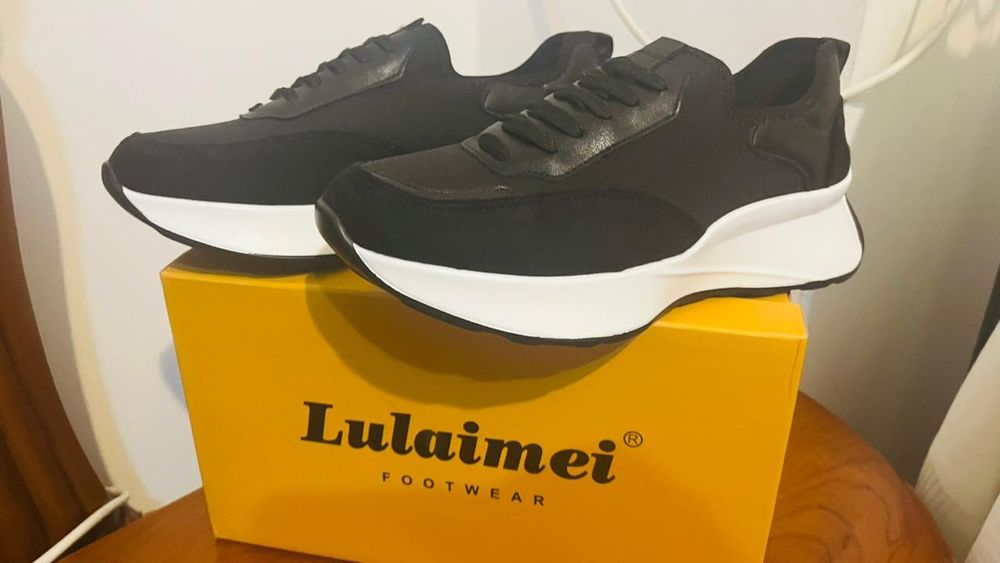 продаются кроссовки 39, новые