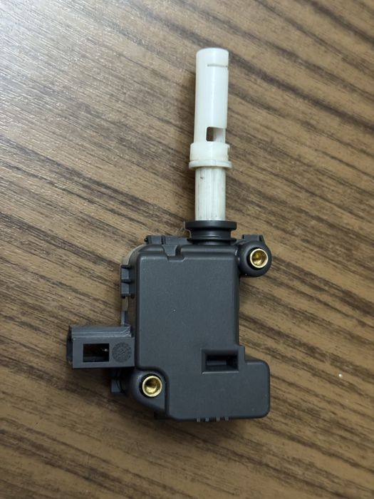 Машинка моторче за централно заключване багажник, Volkswagen, Skoda