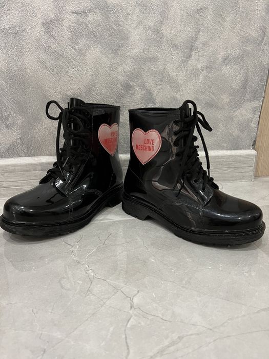 Боти Love Moschino