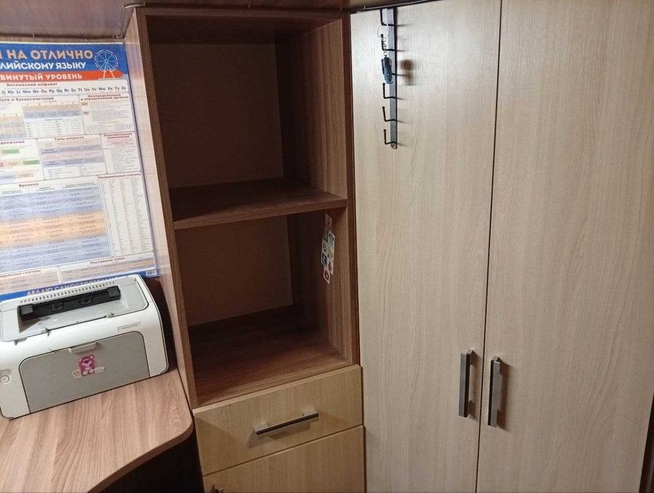 Продается кровать чердак .