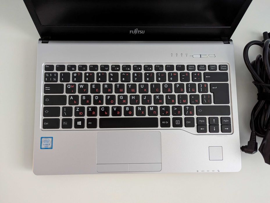 Fujitsu LIFEBOOK S936 | 13.3 инча | i5, 8GB, 240GB | Проблем с дисплея
