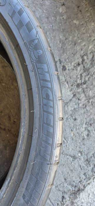 4 anvelope vara noi,2 Goodyear,2 Michelin 265/35/22.Pretul este pe bucata.