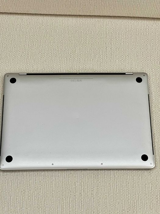 Apple MacBook Pro 15" (2107) - i7 / 16 GB RAM / Retina с ПОДАРЪК