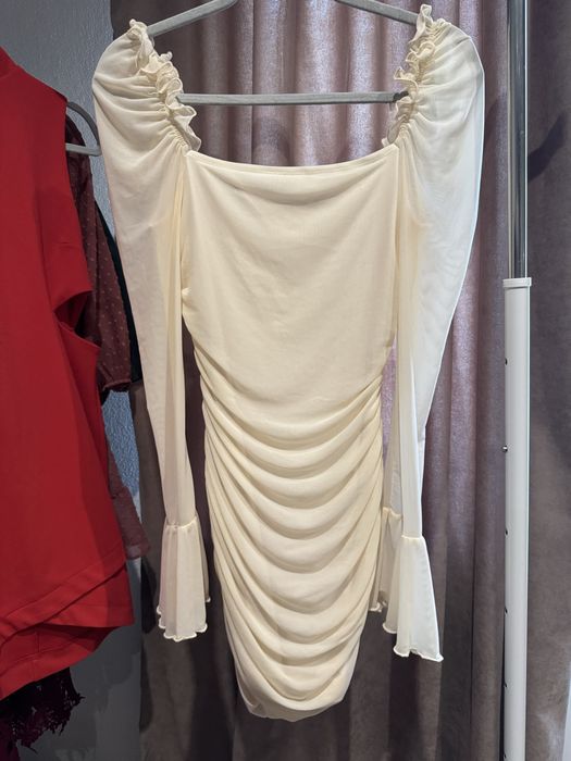 Бежова нежна рокля