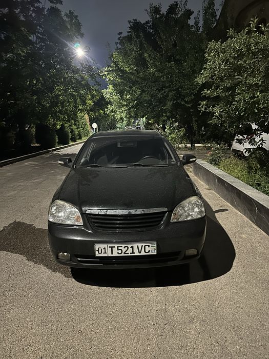 Lacetti 1.8 sotiladi