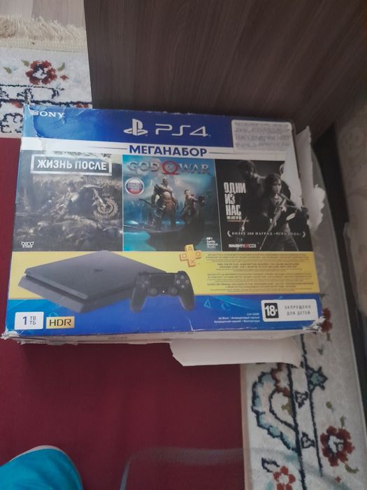 PlayStation 4 с множеством игр