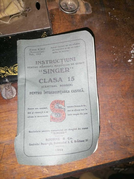 Mașina de cusut Singer veche