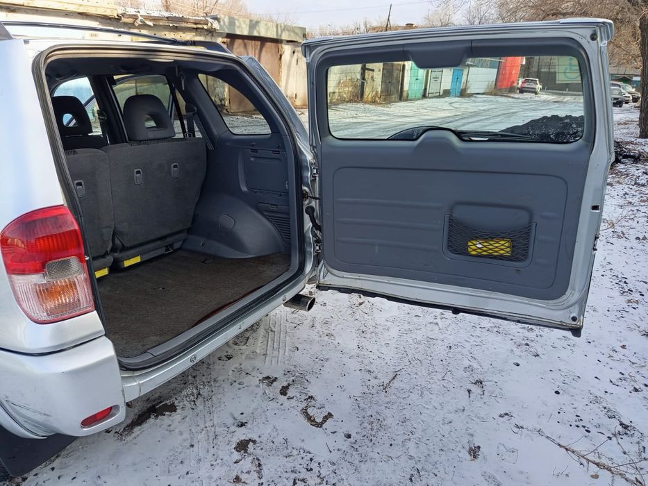 Продаю машину Toyota Rav4