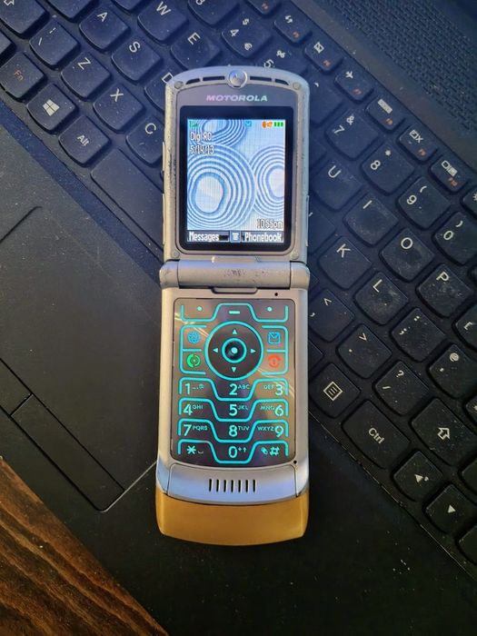Motorola RAZR V3  ( liber de rețea)