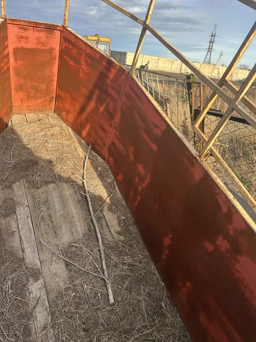 Продам прицеп коневозку