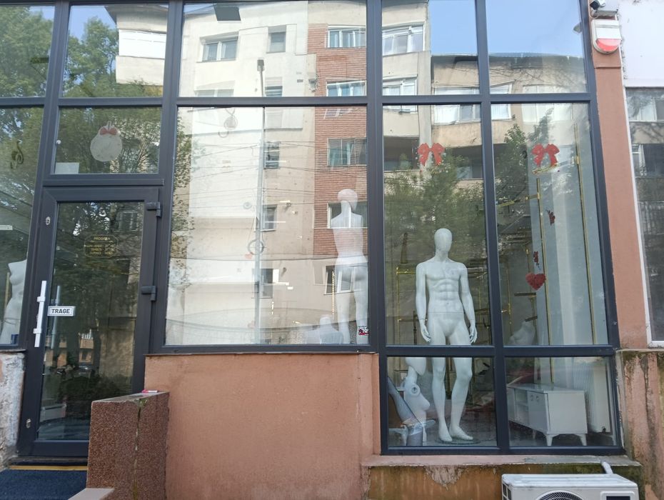 Ofer spre închiriere spațiu comercial