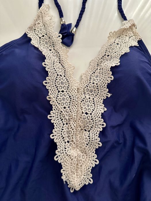 Costum de baie cu dantelă